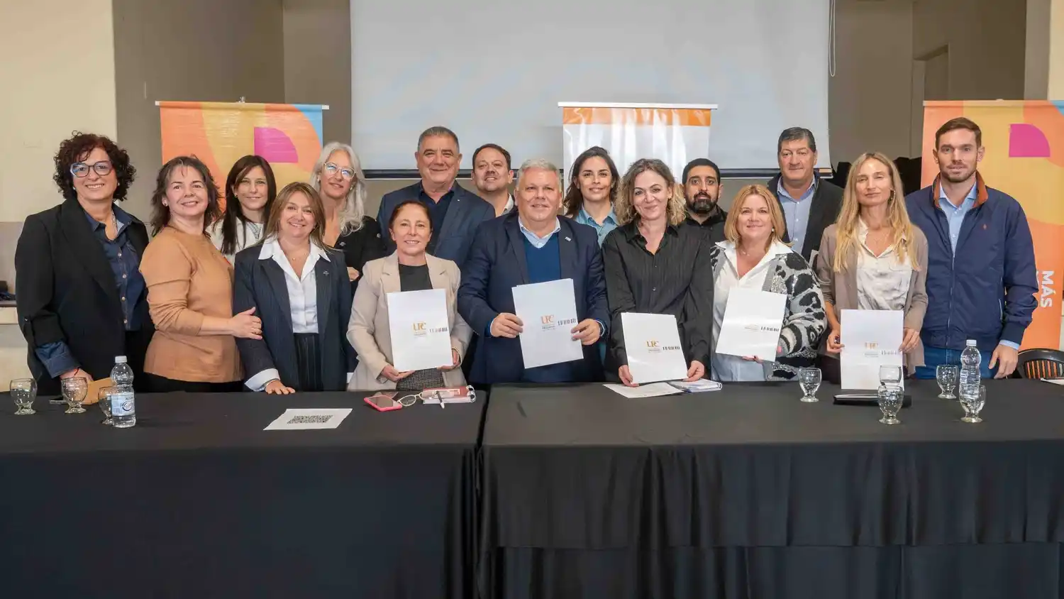 Intendentes de la región, autoridades de la UPC y referentes de distintos sectores dejaron conformado el Consejo Intersectorial de Ansenuza Sur