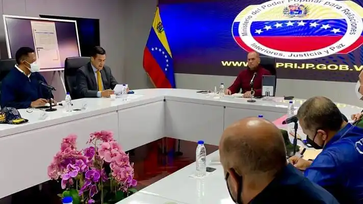 ¡BANCA CUSTODIADA! Maduro ordena presencia policial en las entidades por la reconversión