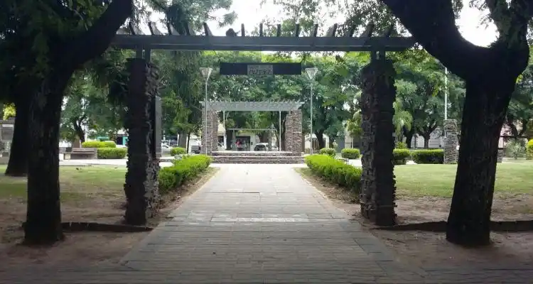 Cine bajo las estrellas en plaza Belgrano este sábado