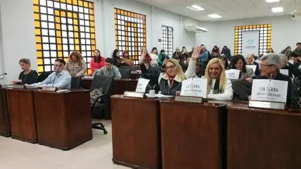 El periodista Daniel Míguez fue distinguido como vecino destacado de Lanús por su trayectoria en los medios