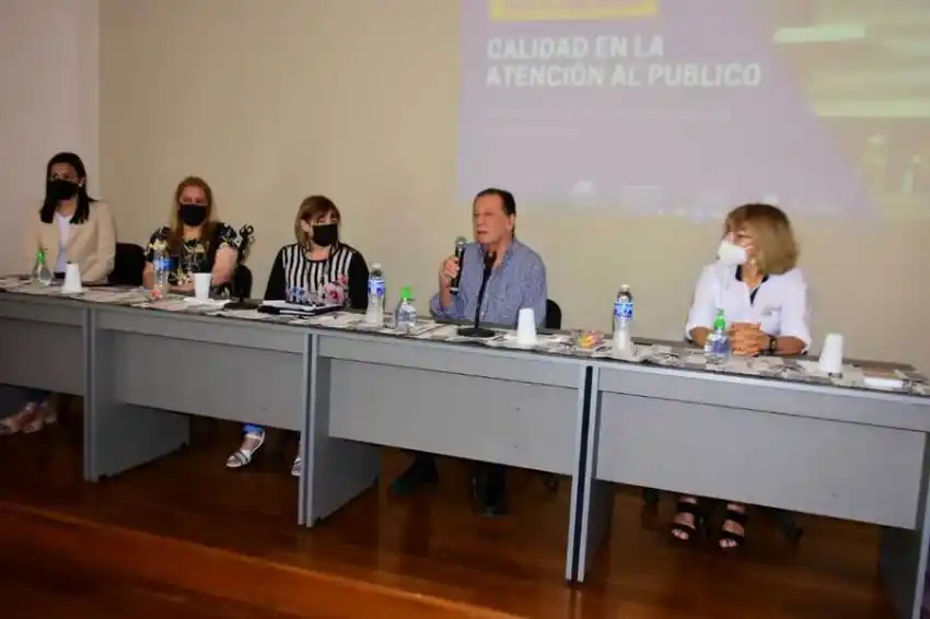 Capacitación al personal del IASEP en atención al público