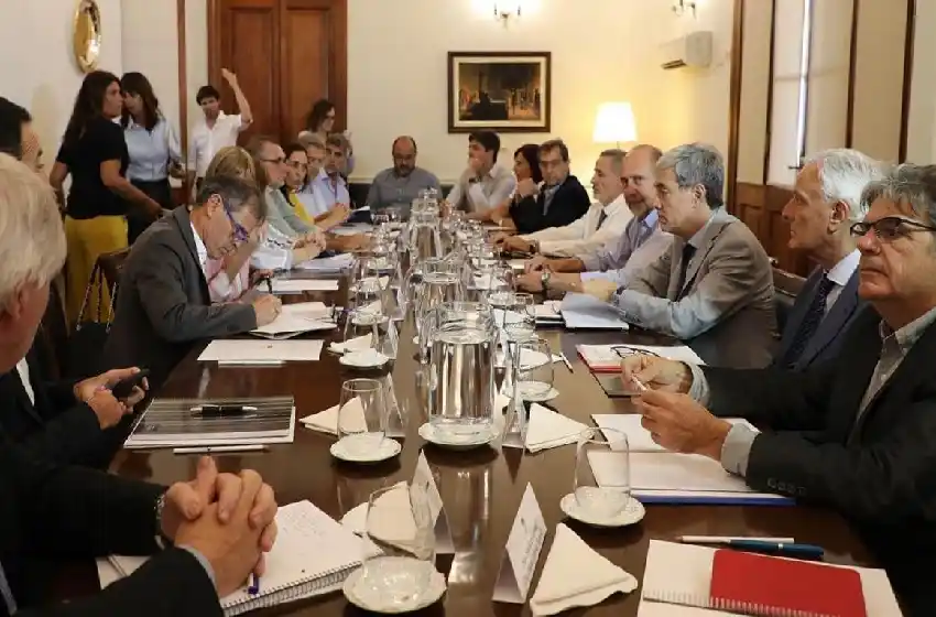Primera reunión de Perotti con ministros: “Lo que más preocupa es el tema económico”