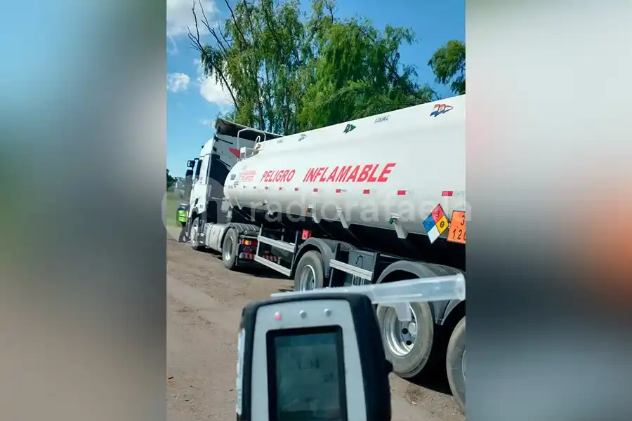Ruta 34: un conductor iba completamente borracho en un camión de carga peligrosa