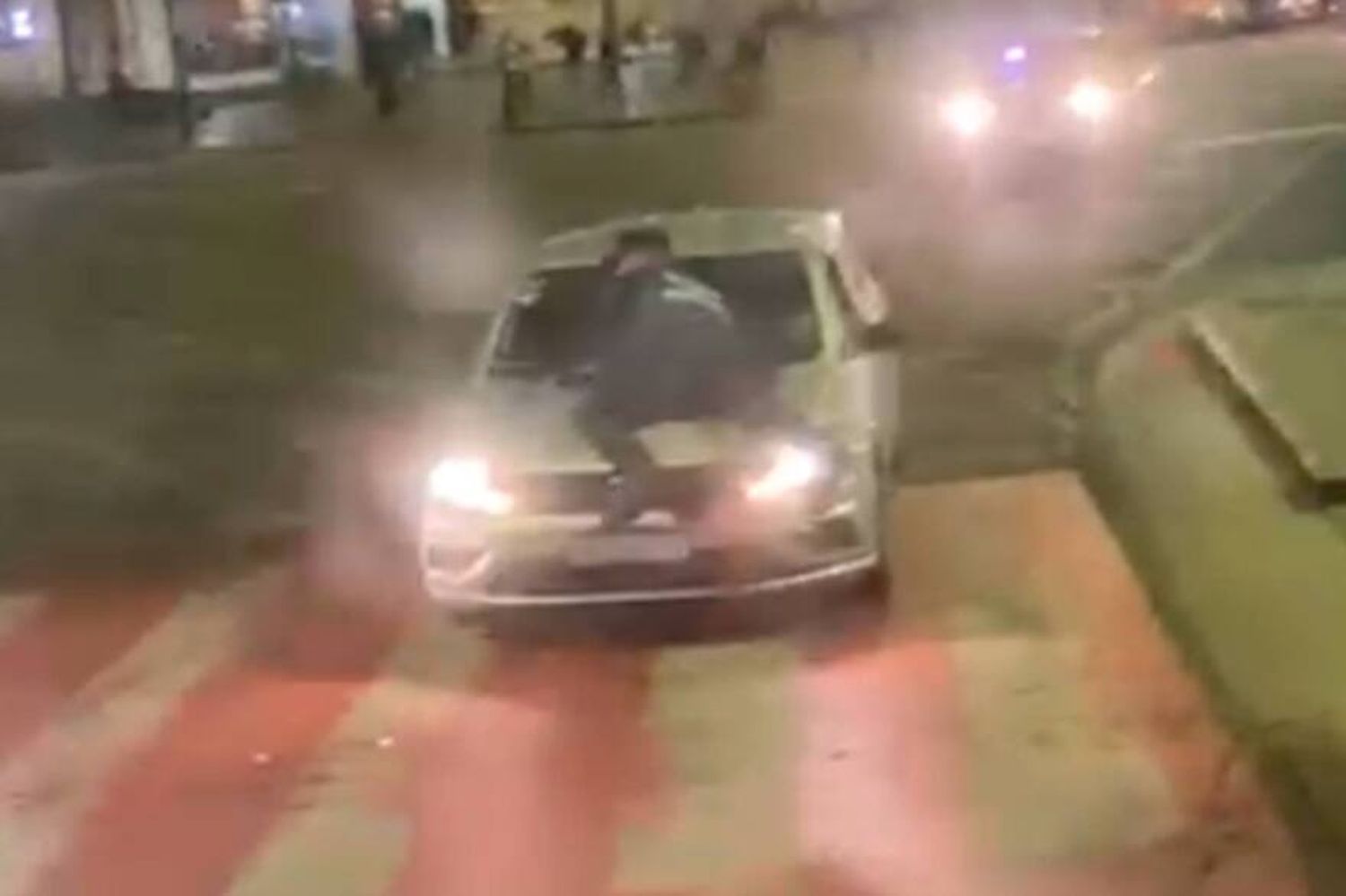 El policía fue arrastrado varias cuadras