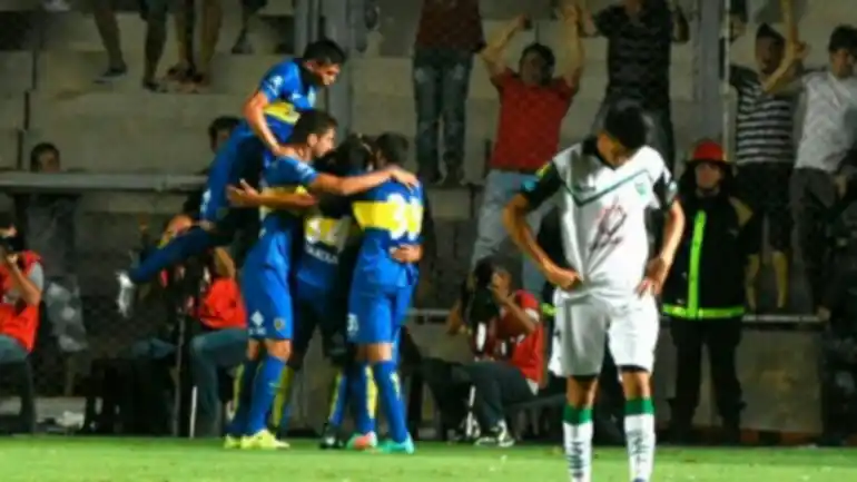 Arruabarrena respira: Boca le ganó a San Martín con gol de Tevez