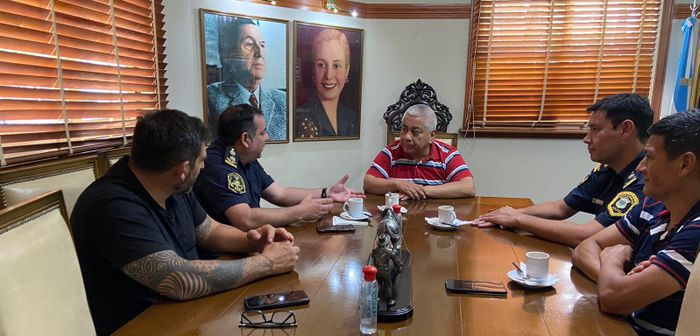 Salazar con funcionarios de Seguridad