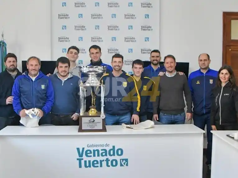 Chiarella recibió al plantel del club Centenario, campeón de la Venadense de Básquet