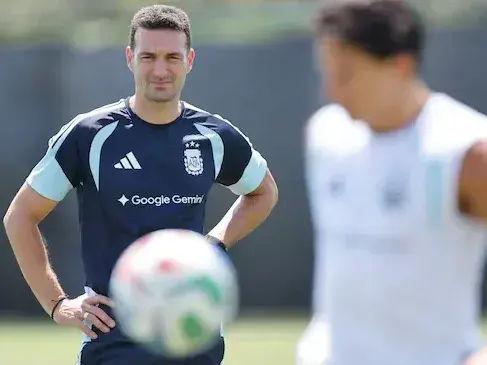 Scaloni ya piensa en posibles variantes ante Austria , el lunes a las 14 en Dallas.Foot:AFA