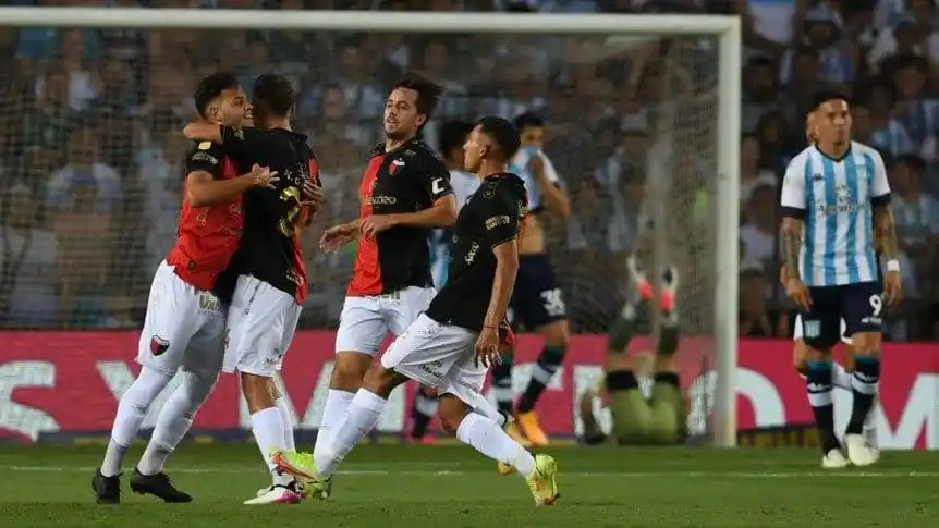 Colón lo dio vuelta y le ganó a Racing