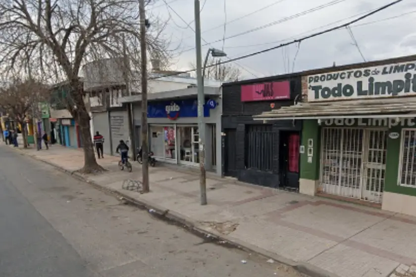 Juan José Paso al 5900.