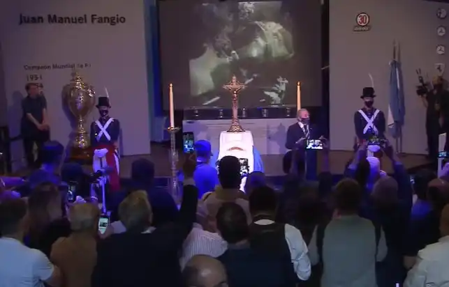 Balcarce: Los restos de Juan Manuel Fangio ya descansan en el Museo del Automovilismo