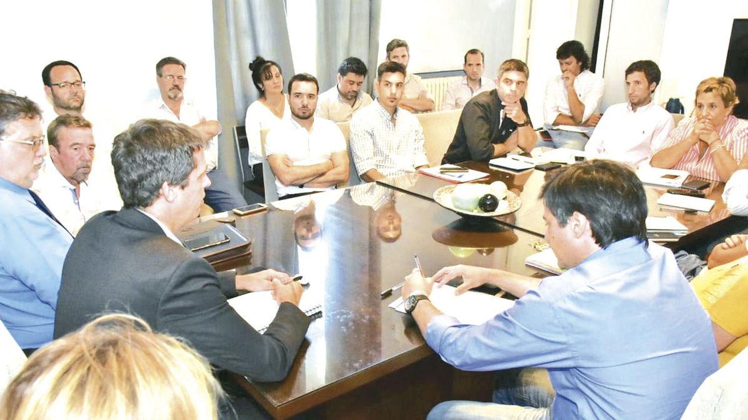 Congeló sueldos a  todos los funcionarios políticos