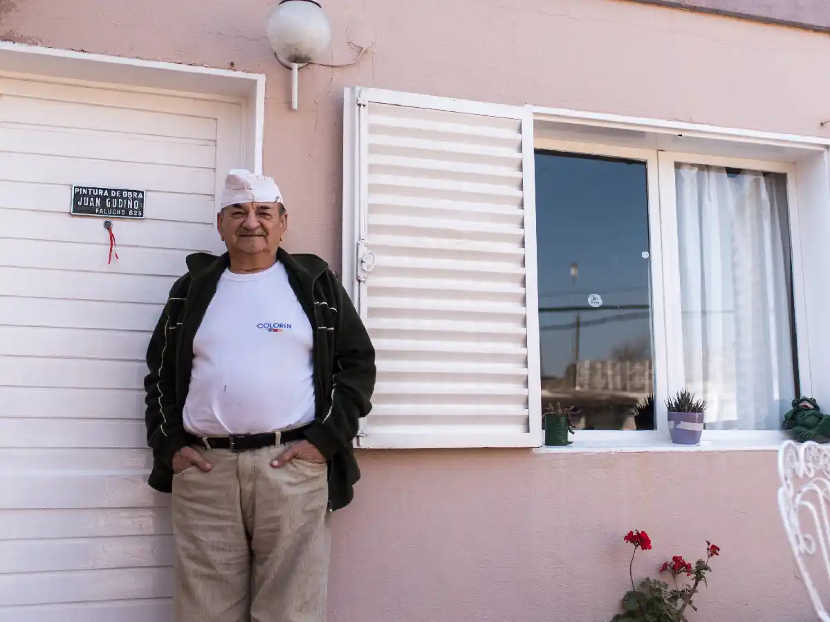 Para Juan la brocha se secó después de 50 años como pintor  