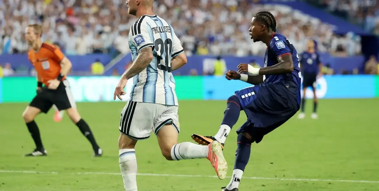 Sidny Lopes Cabral convirtió el empate parcial de Cabo Verde ante Argentina en Miami. Foto: Reuters
