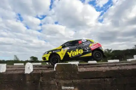 Guillermo Pitón y Juan Capurro son lideres en el rally de María Grande