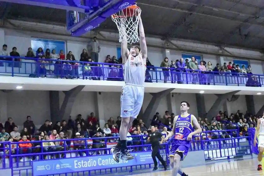 Estudiantes se quedó con el
primer clásico del Prefederal