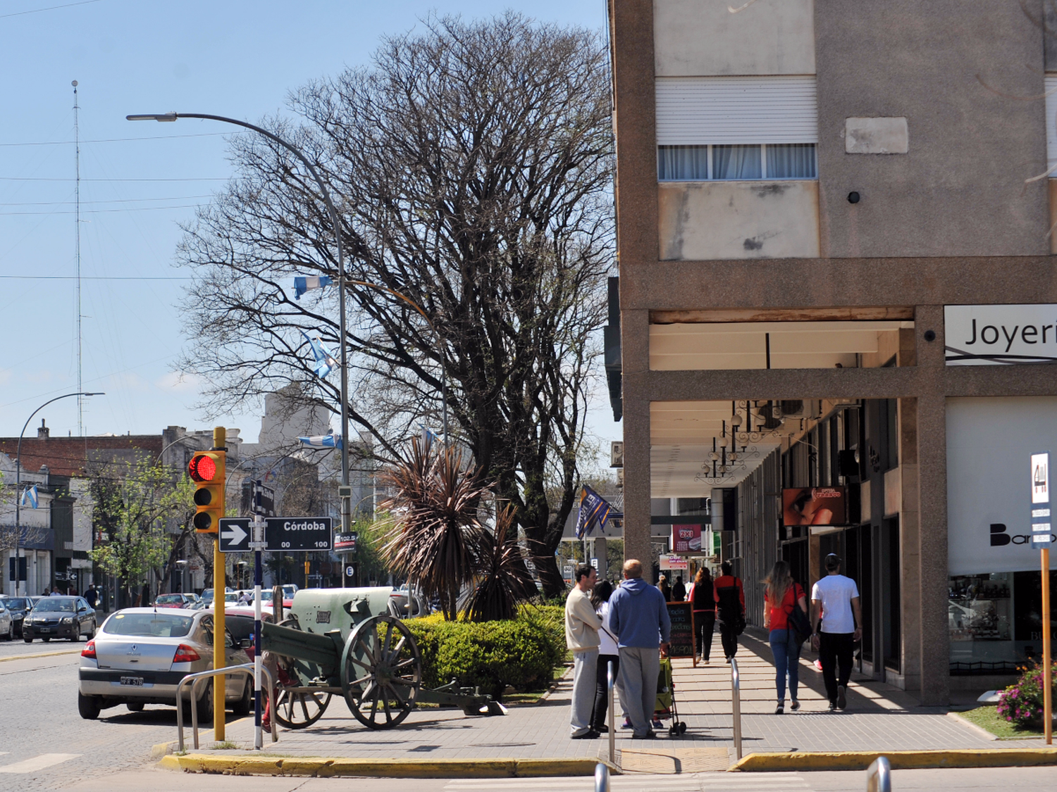 El miércoles será día no laborable para el comercio  