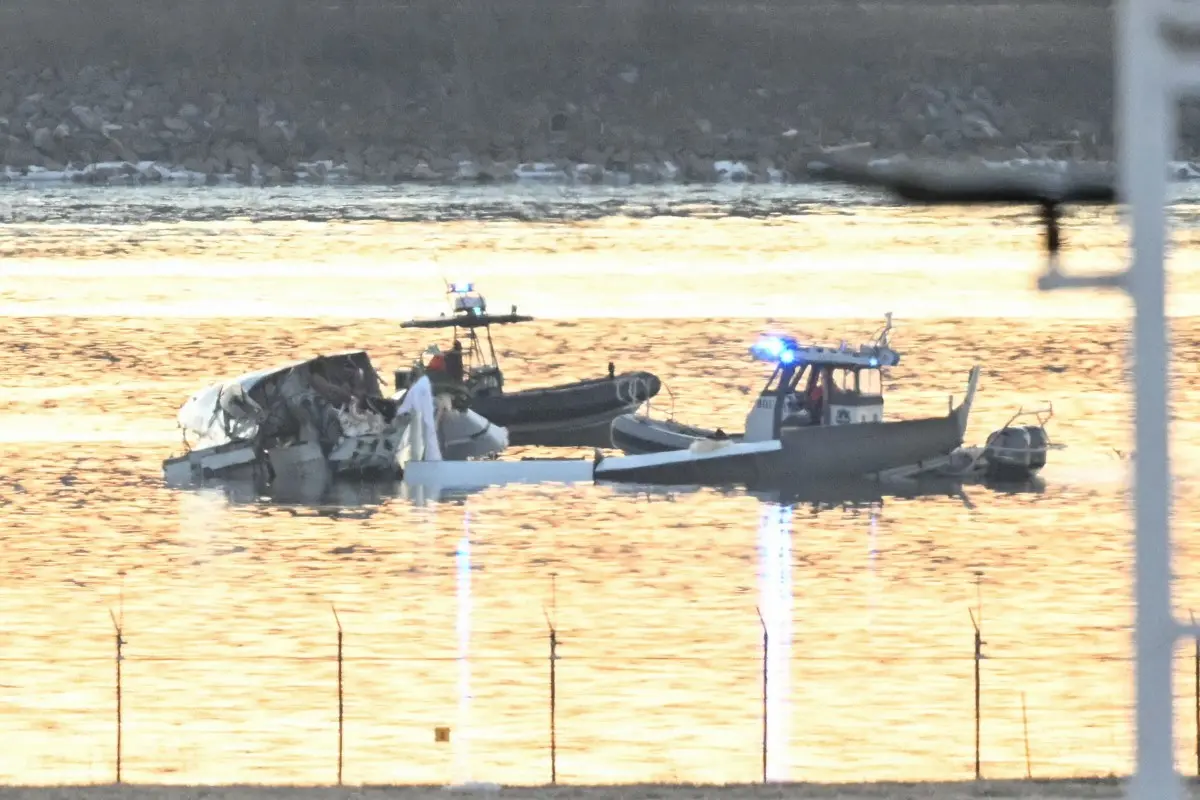 HALLAN CAJA NEGRA DE HELICÓPTERO del ejército del accidente aéreo en Washington