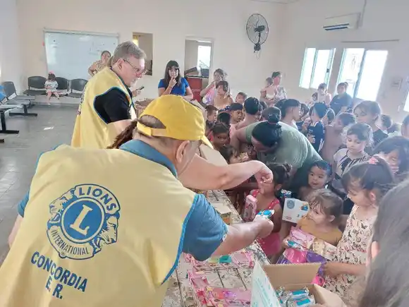 El Club Leones Concordia regaló felicidad en Navidad y Reyes