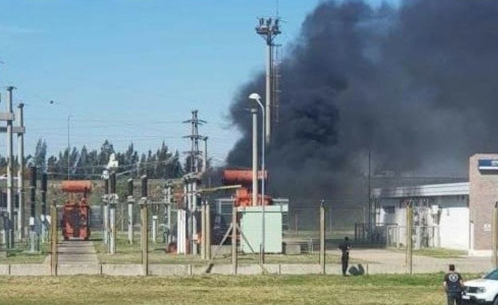 Funes y Roldán sin energía por la explosión de una estación transformadora