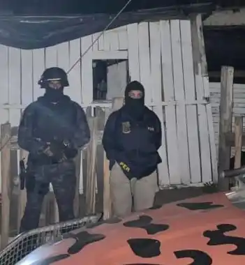 Incautaron dinero, droga y apresaron a ocho personas