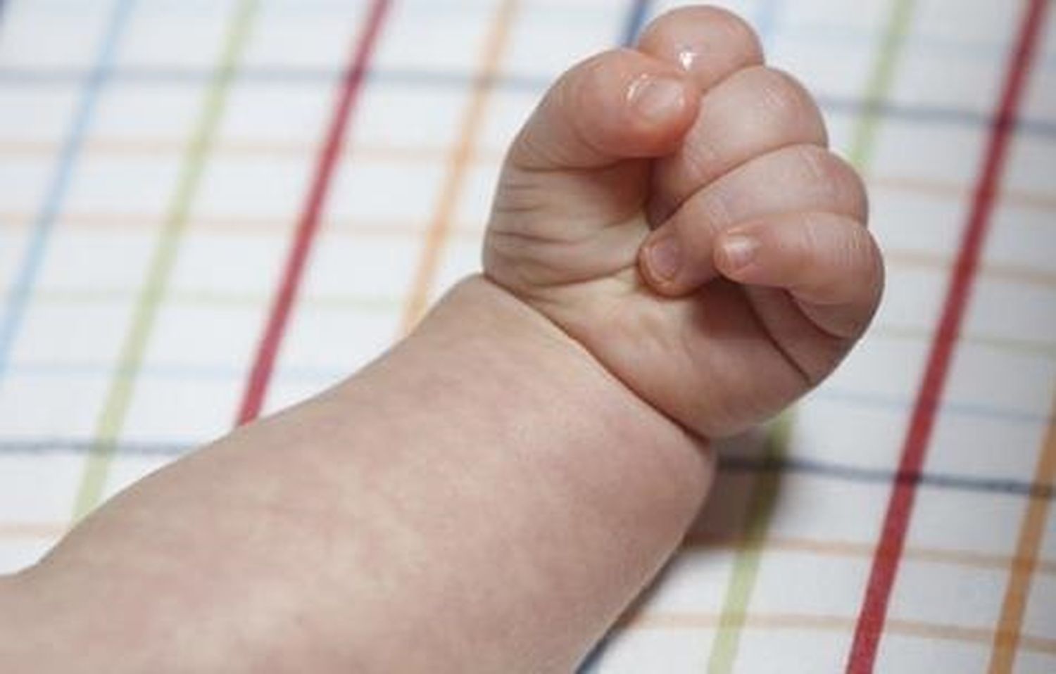 Un bebé de un año fue internado tras gravísimas denuncias cruzadas de los padres