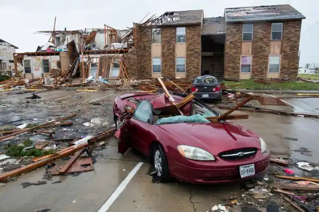 Harvey deja al menos dos muertos y temor a inundaciones catastróficas en Texas