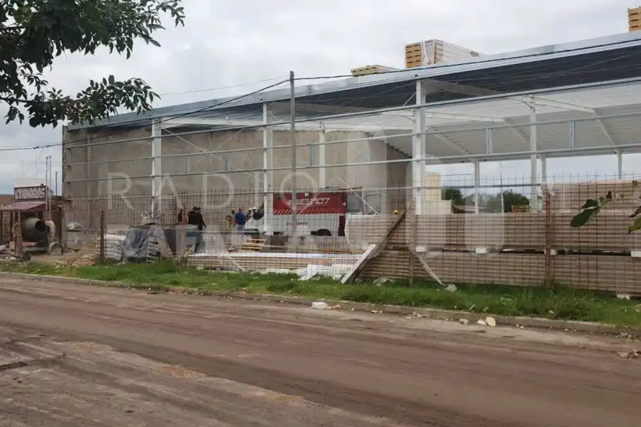 Personal del SIES 107 atendió en el lugar y luego trasladó al trabajador al nosocomio local.