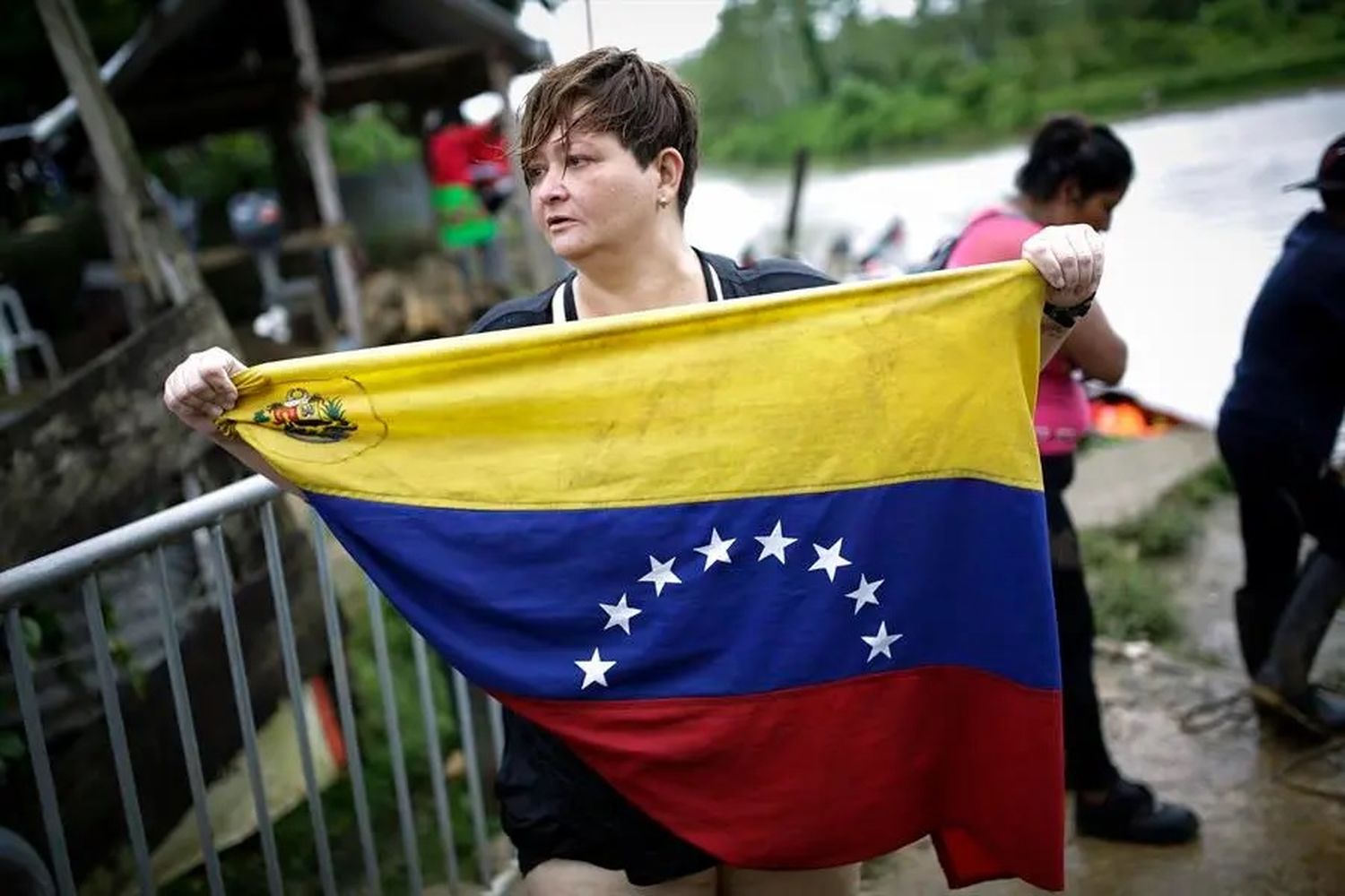 Venezolanos esperan reactivación del parole humanitario para emigrar