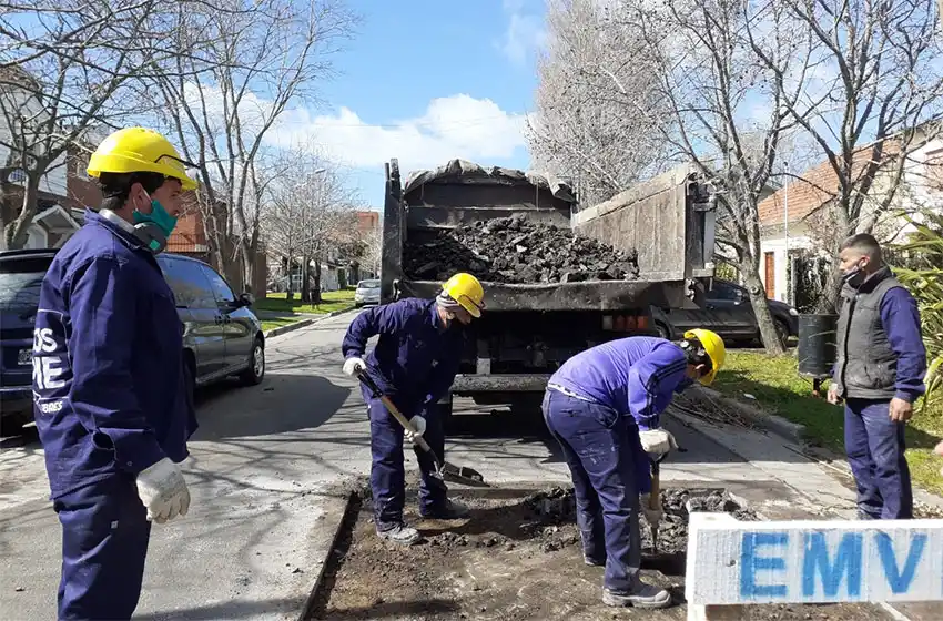 Barrios de Pie inició obras de bacheo 