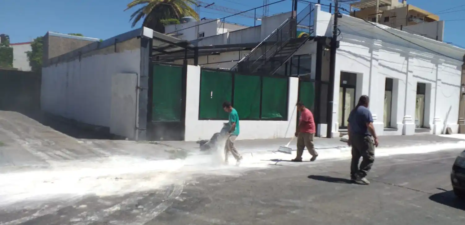 Cortaron Pellegrini entre Las Heras y 3 de Febrero por derrame de aceite comestible usado: explotó la cañería