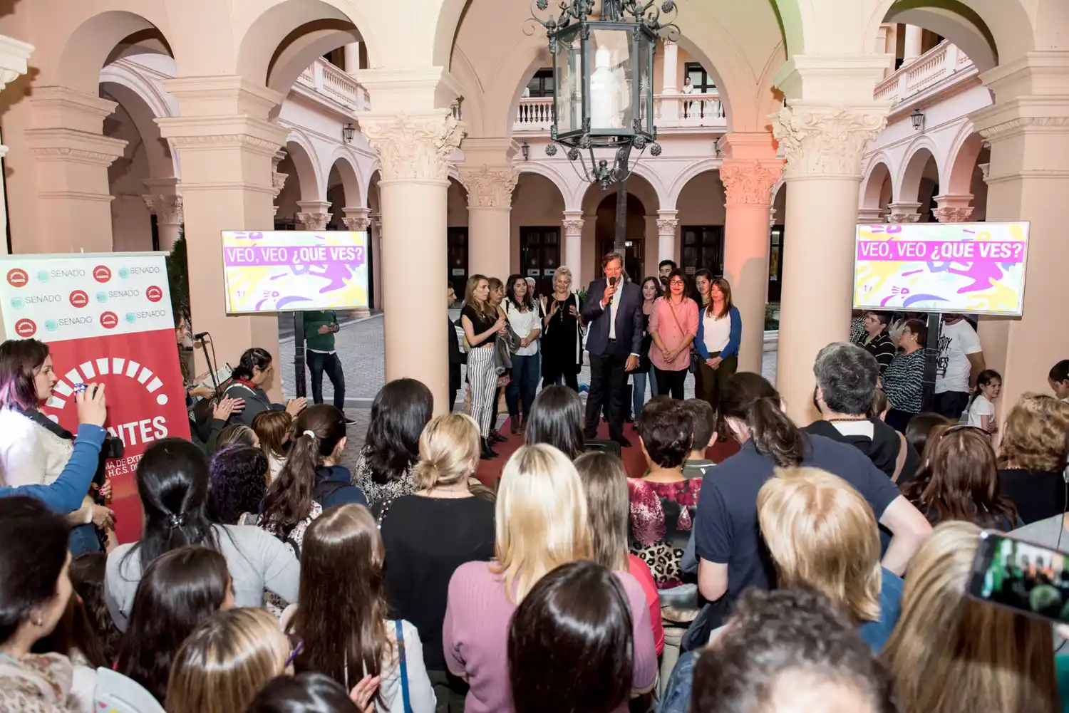 Bahl: «Esta muestra nos permite apreciar el valioso trabajo de pequeños artistas de Paraná»