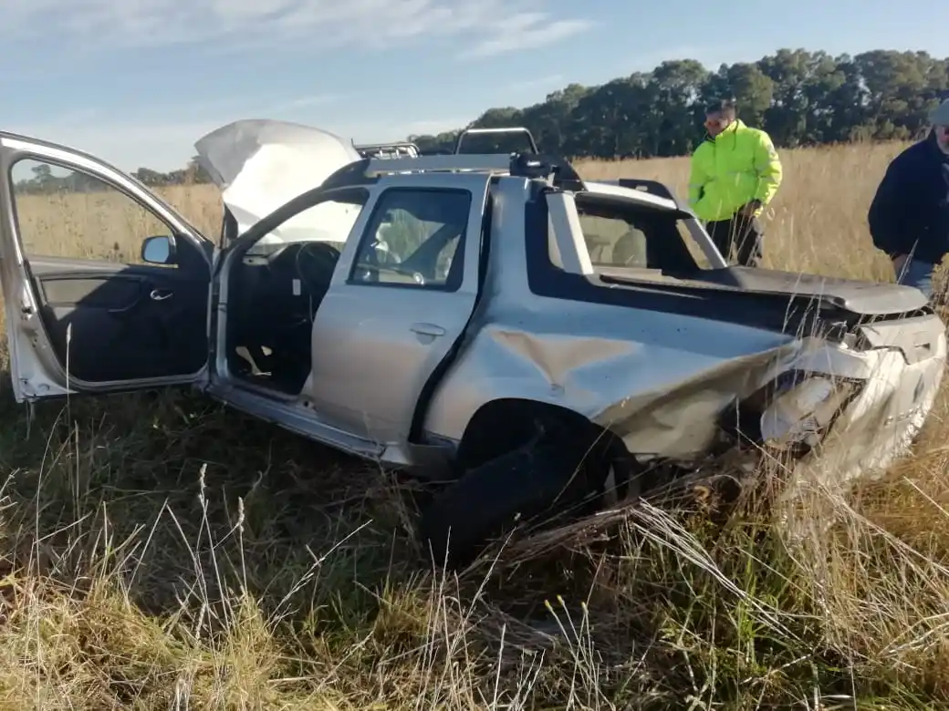 Una camioneta volcó en la Ruta 74 y  su conductor sufrió heridas leves 