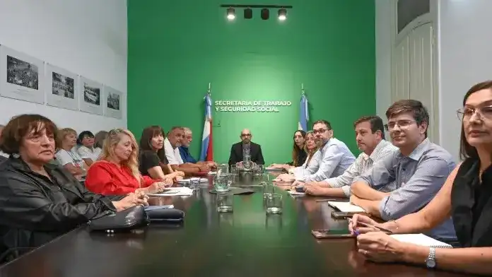 El Gobierno provincial y los estatales llegaron a un acuerdo en paritarias