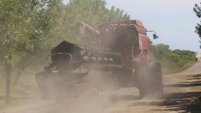 Prestar servicios en el agro: el desafío de subsistir bajo el dominio de grandes empresas