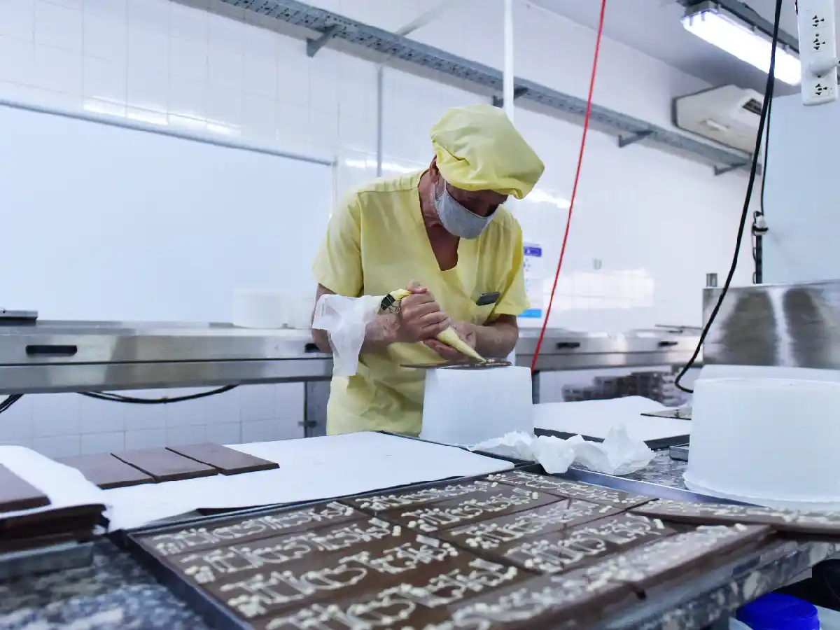 Etiquetado frontal: empresas alimenticias piden más tiempo  para adecuarse a la ley     