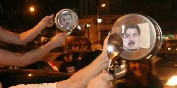 Venezolanos exigen con cacerolas una vida digna en un país petrolero