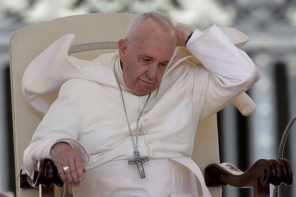 El Papa aceptó la renuncia de dos obispos chilenos acusados de abusos