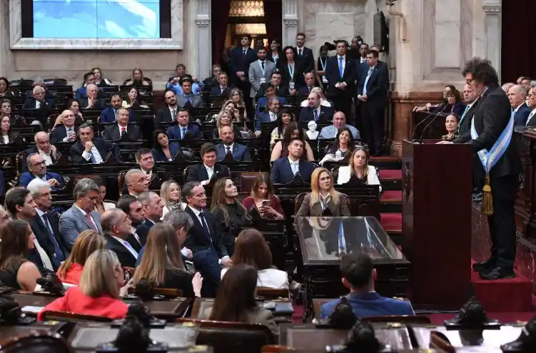 Javier Milei anunció que mandará el acuerdo con el FMI ante un grupo de diputados opositores