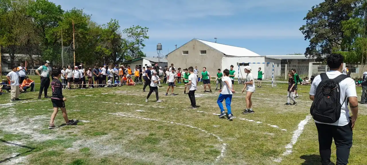 Se pretende la integración social y el conocimiento del deporte.