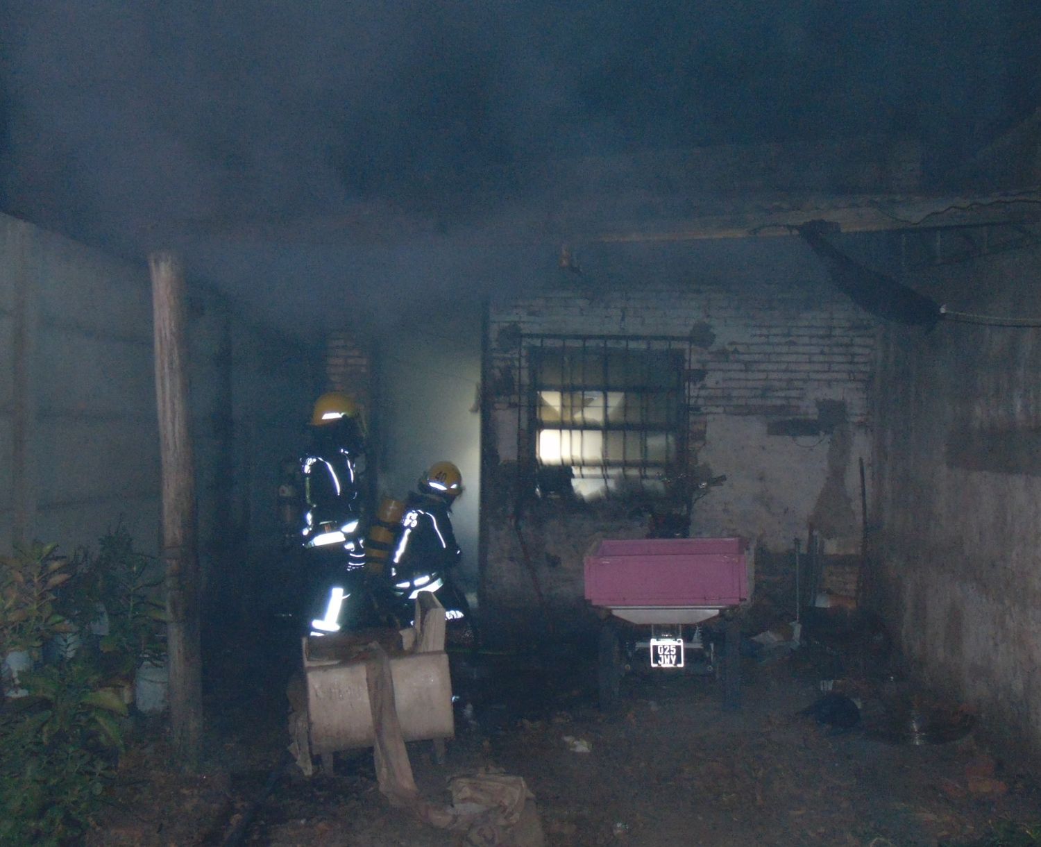 El morador fue asistido por personal médico. Crédito: Bomberos de Venado Tuerto.