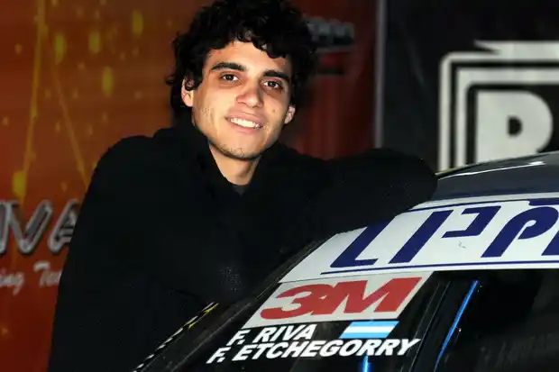 El “Eynsha Racing” junto a Franco Riva