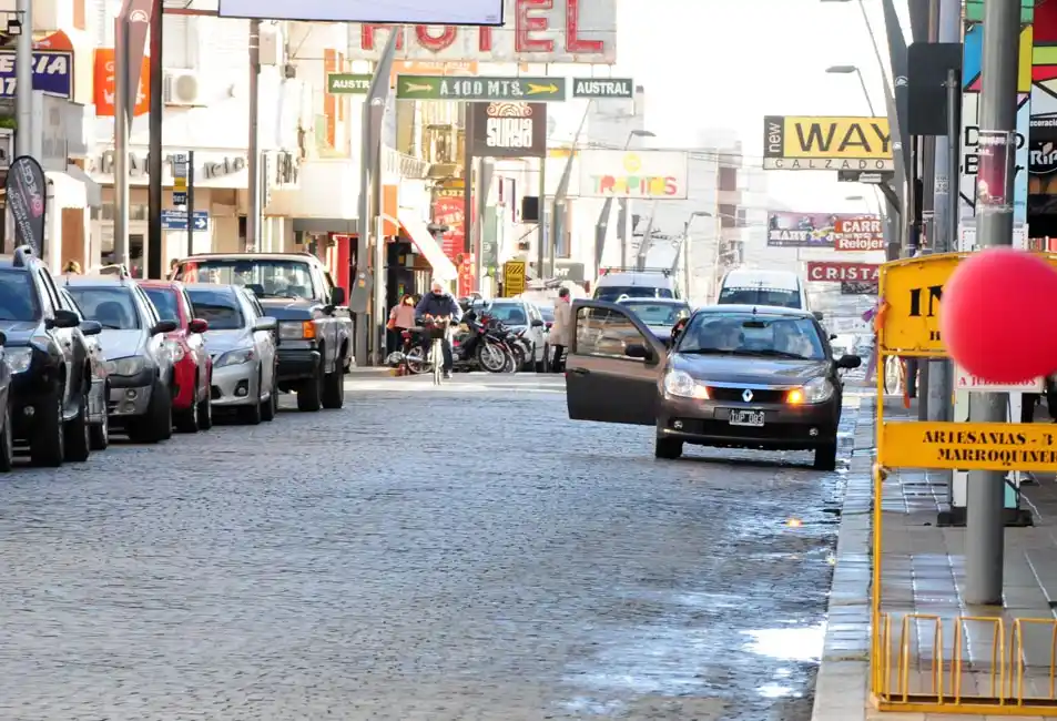 Estacionamiento sobre mano izquierda