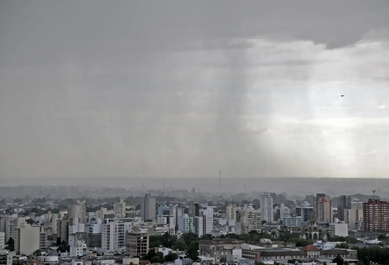 Rige una alerta amarilla por lluvias y fuertes tormentas este sábado en Tandil.