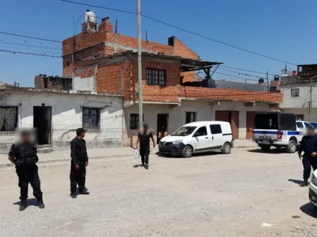 Jujuy: un joven mató a su mamá, convivió con el cuerpo durante dos semanas y se tiró de un puente