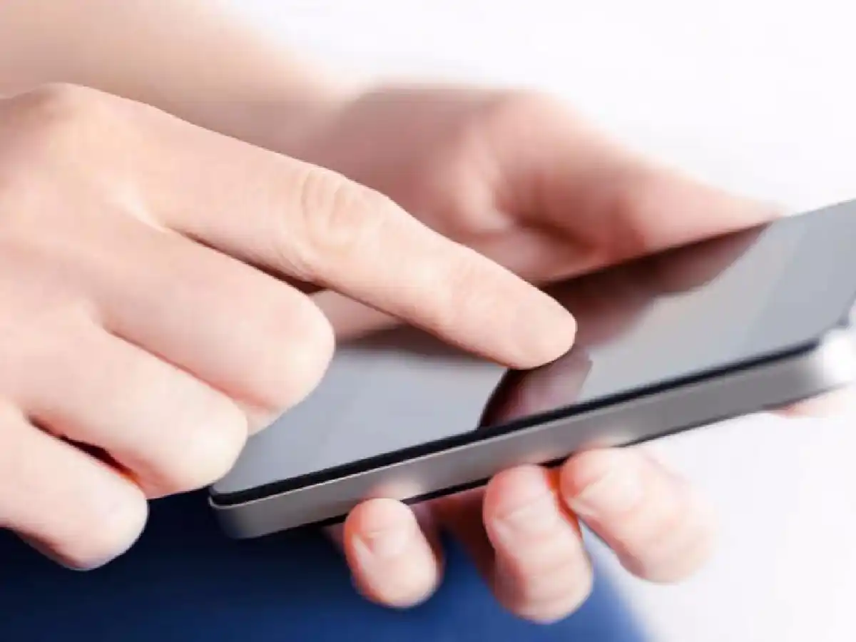 Estados Unidos estudia prohibir el ingreso a su país de smartphones chinos