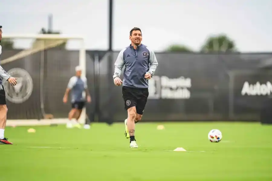 Lionel Messi viaja a El Salvador con el Inter Miami y tendrá un nuevo compañero argentino