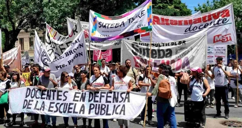 Docentes disidentes paran en la Provincia y apuntan contra la paritaria: habrá una olla popular frente a la Gobernación