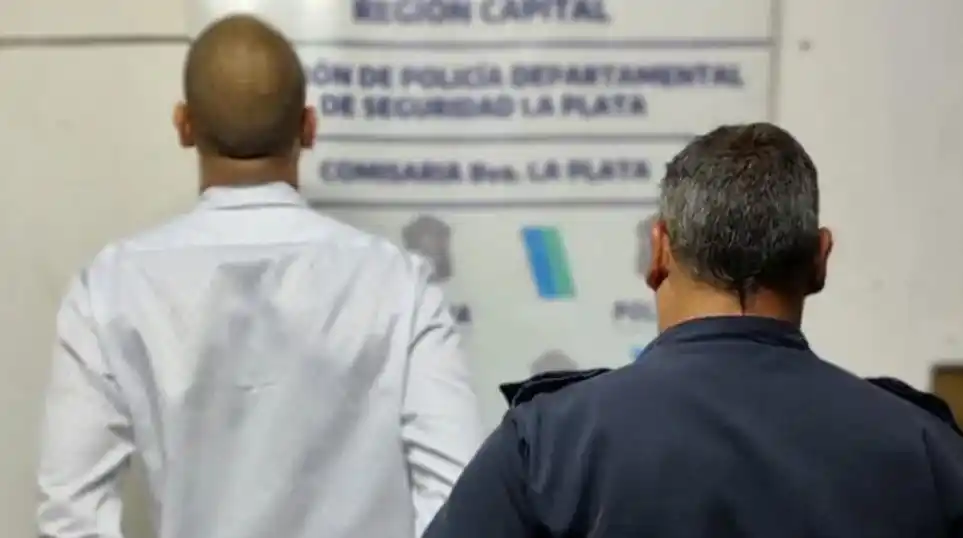 ¿Quién es el ex policía que se entregó y contó que había decapitado a su mamá?