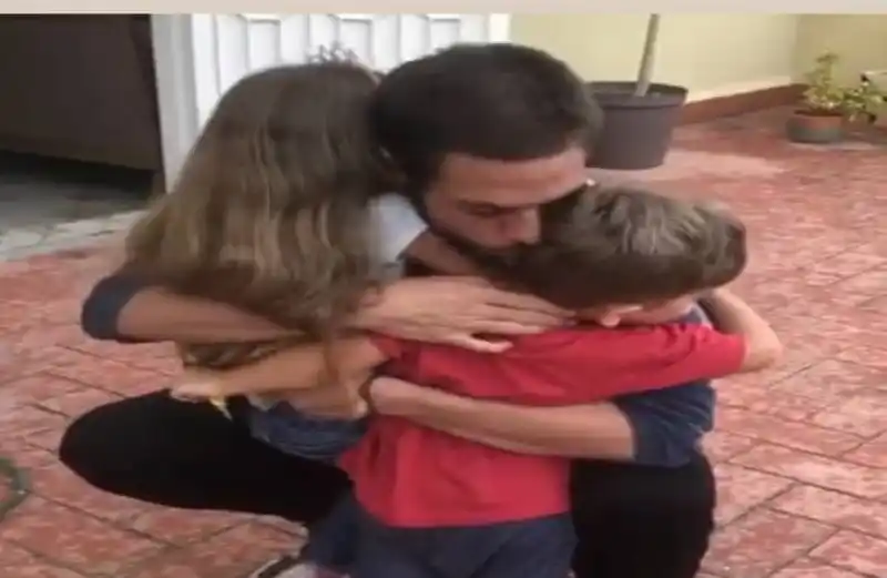 ¡CONMOVEDOR! Así fue el encuentro de Juan Requesens con sus hijos